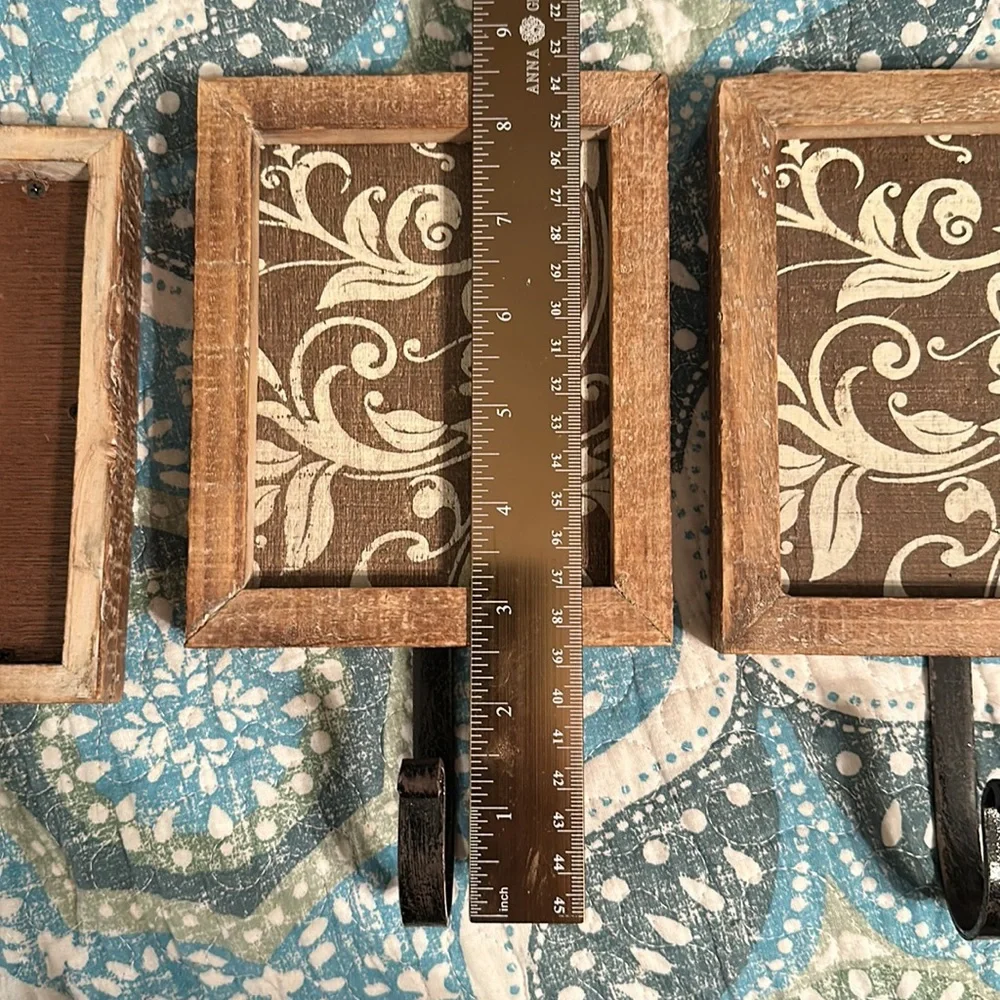 Set of 3 decorative hangers, wooden, metal hanger with white flourish design
